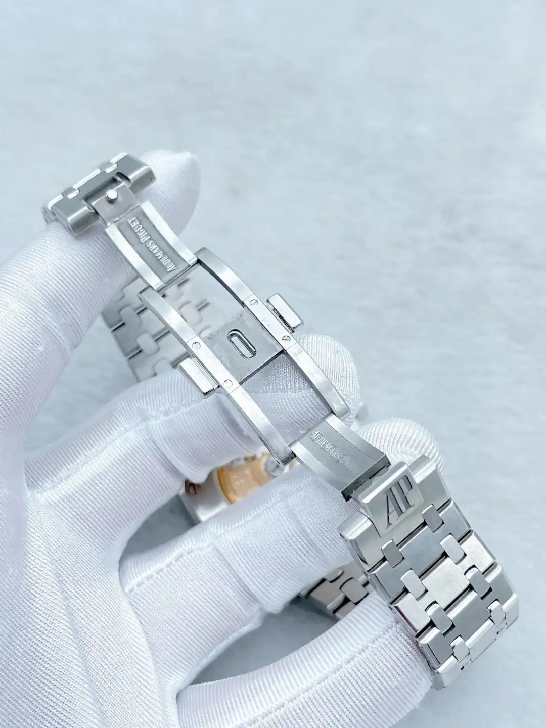 Audemars Piguet Royal Oak Selfwinding Blue 15400ST.OO.1220ST.03 - gallery