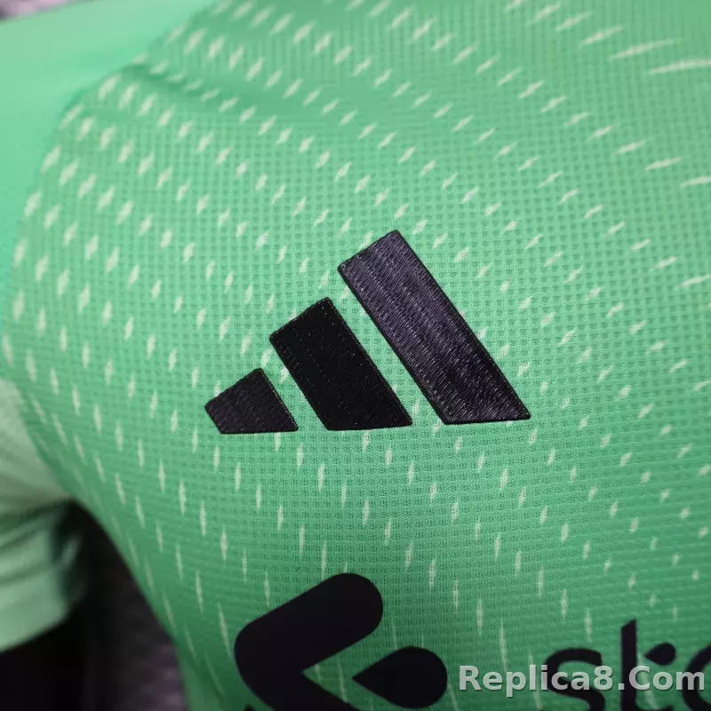 25-26 Liverpool Goalkeeper Green Soccer Jersey Player Version - detail
