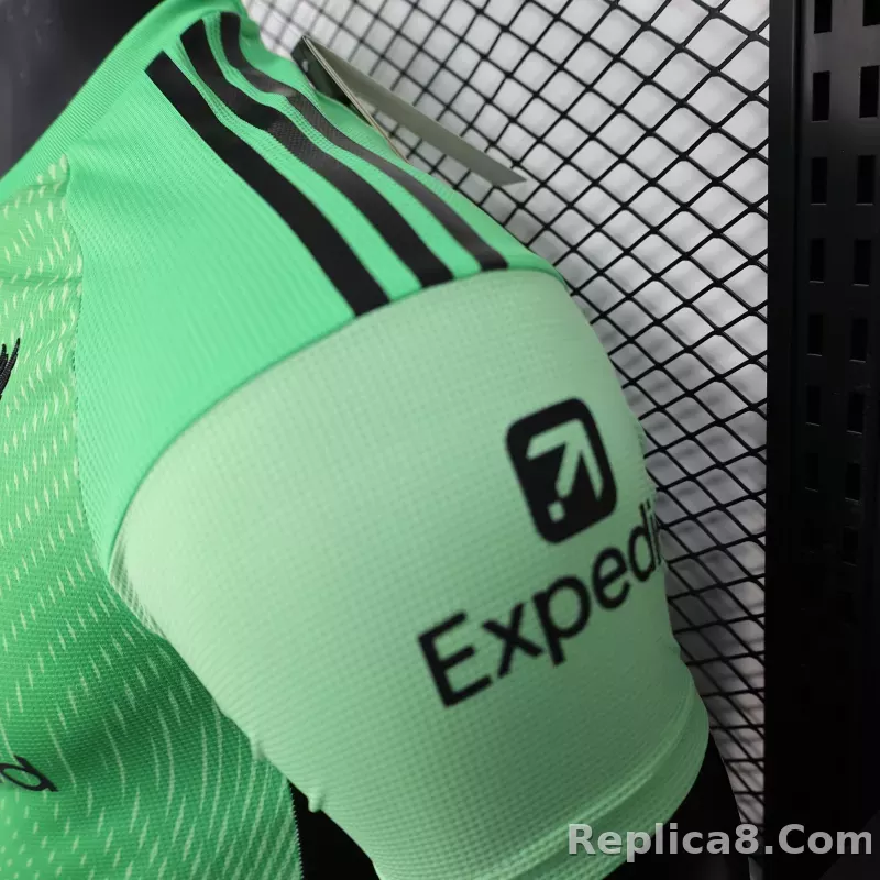 25-26 Liverpool Goalkeeper Green Soccer Jersey Player Version - detail