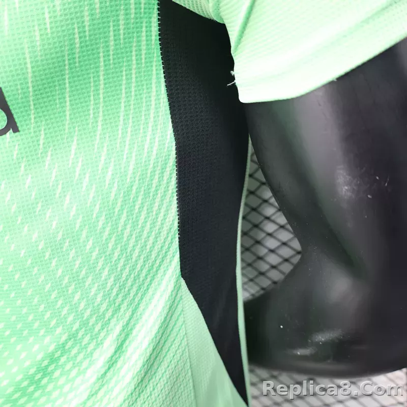 25-26 Liverpool Goalkeeper Green Soccer Jersey Player Version - detail