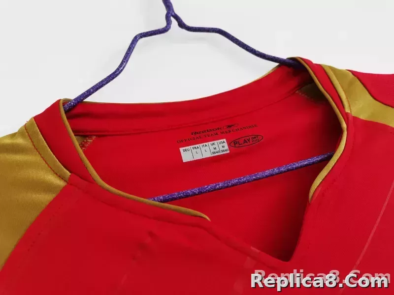 05-06 Liverpool Home Retro Jersey - detail