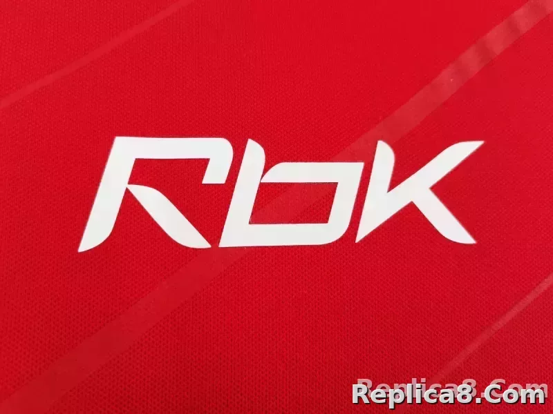 05-06 Liverpool Home Retro Jersey - detail