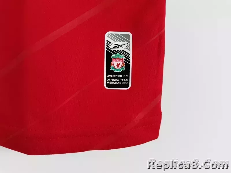 05-06 Liverpool Home Retro Jersey - detail