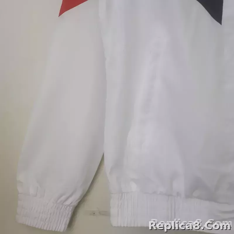 2022 Liverpool Windbreaker White - detail