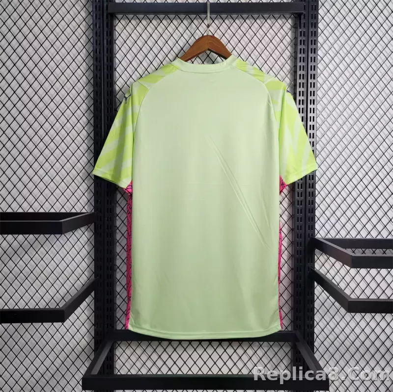 23-24 Manchester City Goalkeeper - detail