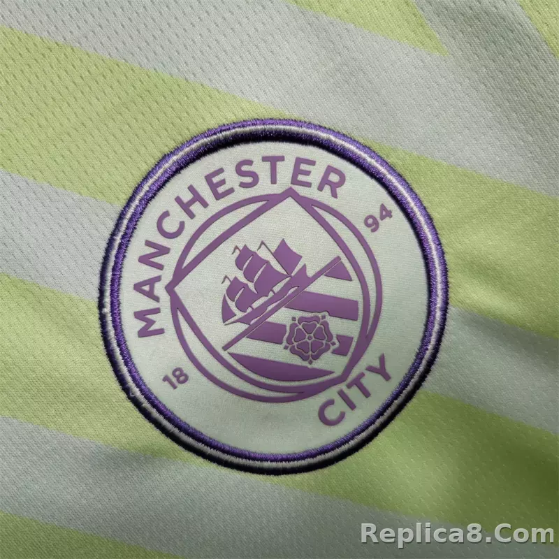 23-24 Manchester City Goalkeeper - detail