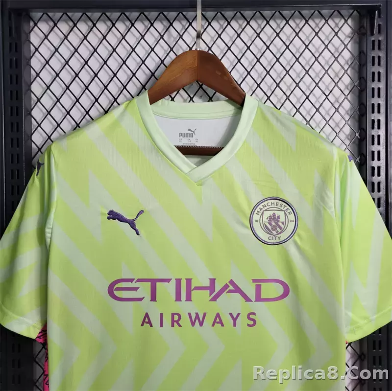 23-24 Manchester City Goalkeeper - detail