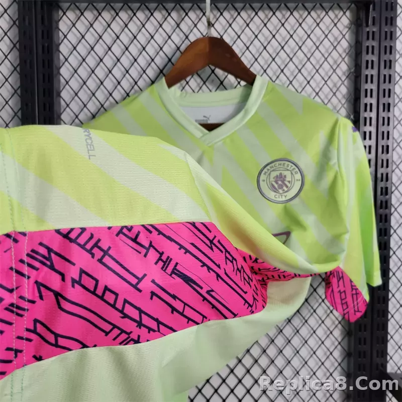23-24 Manchester City Goalkeeper - detail