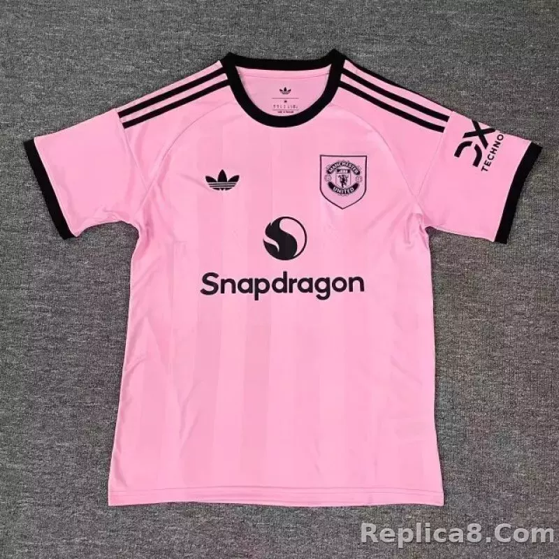 25-26 Manchester United Goalkeeper Soccer Jersey Pink