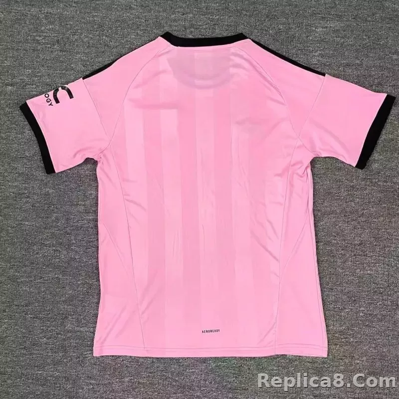 25-26 Manchester United Goalkeeper Soccer Jersey Pink - detail