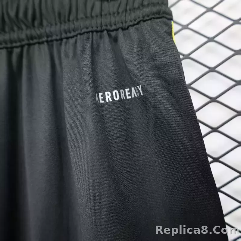 25-26 Manchester United Home Shorts Player Version - detail