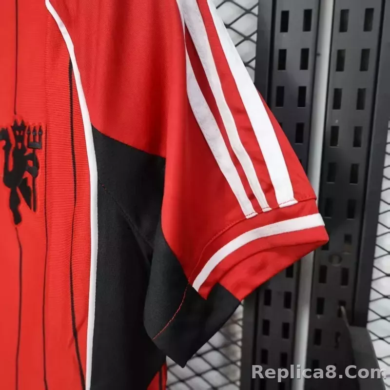 25-26 Manchester United Red Baseball Soccer Jersey - detail