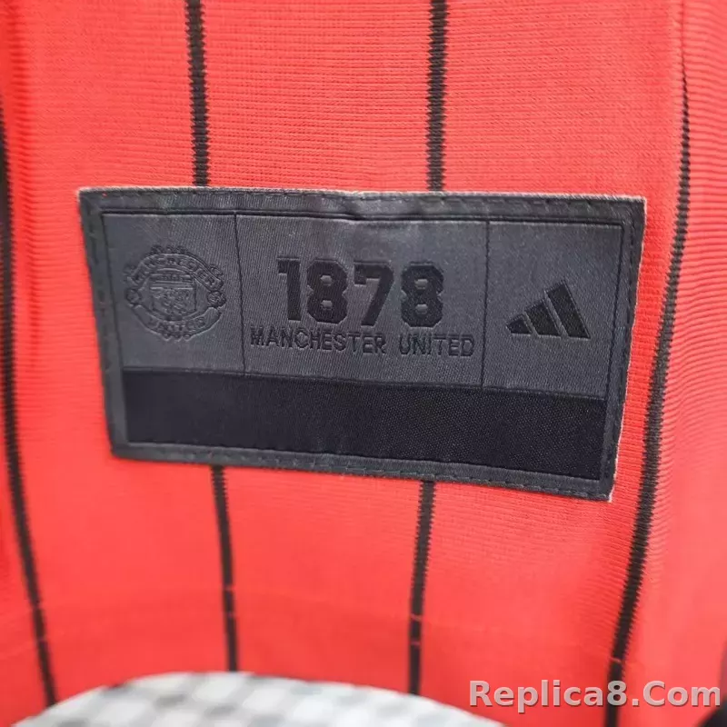 25-26 Manchester United Red Baseball Soccer Jersey - detail