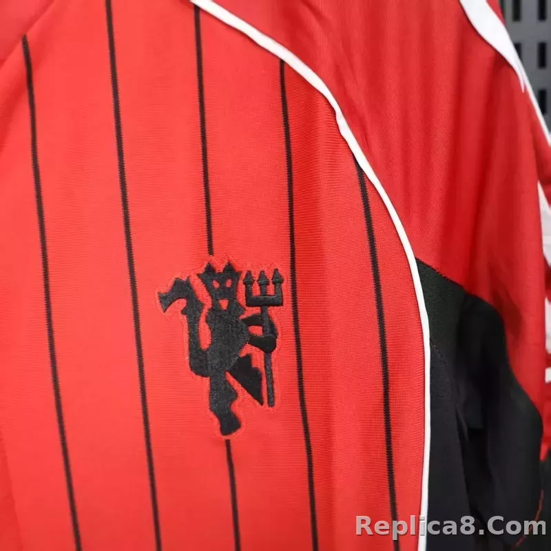 25-26 Manchester United Red Baseball Soccer Jersey - detail
