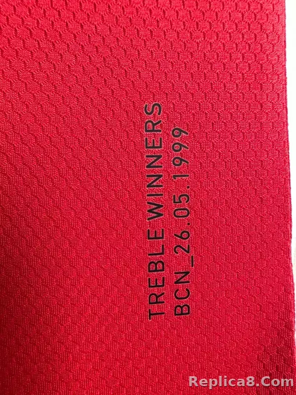 19-20 Manchester United Home Retro Jersey - detail