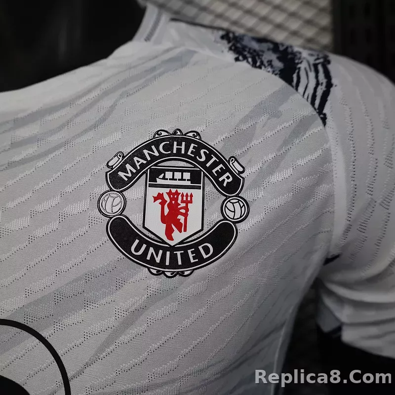25-26 Manchester United White Special Player Version - detail