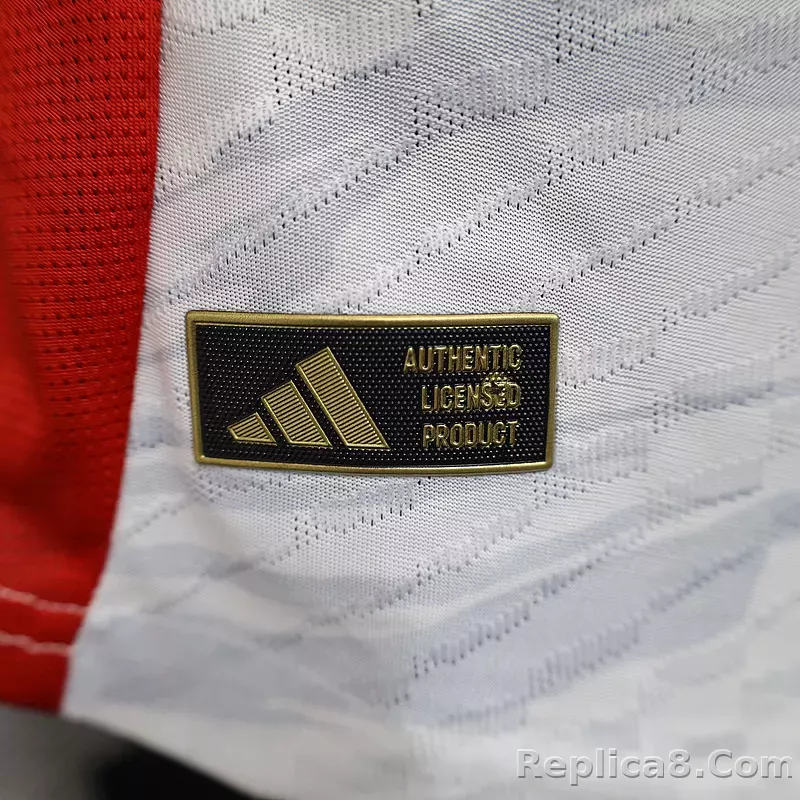25-26 Manchester United White Special Player Version - detail