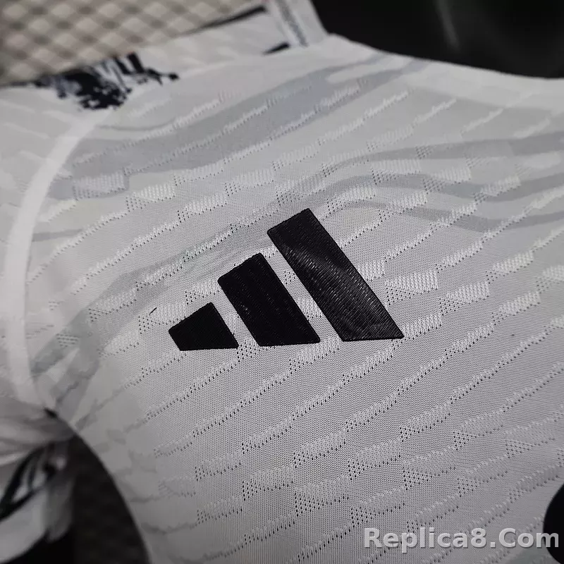 25-26 Manchester United White Special Player Version - detail