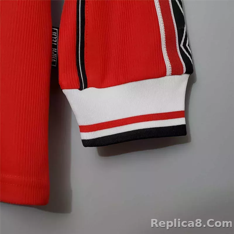 1998-1999 Manchester United Home Retro Jersey Long Sleeve - detail