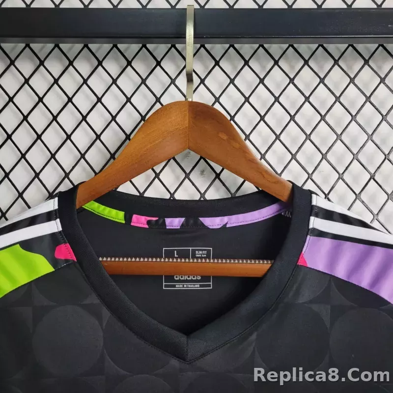 24-25 Manchester United  Joint Edition Special Kit - detail
