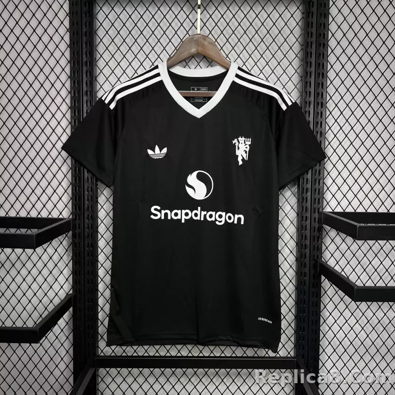24-25 Manchester United Black Goal Keeper Shirt