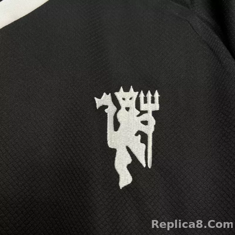 24-25 Manchester United Black Goal Keeper Shirt - detail
