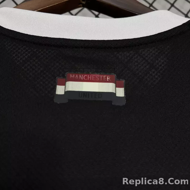 24-25 Manchester United Black Goal Keeper Shirt - detail