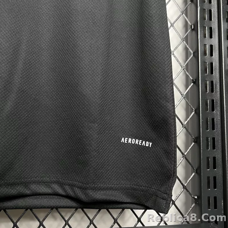 24-25 Manchester United Black Goal Keeper Shirt - detail