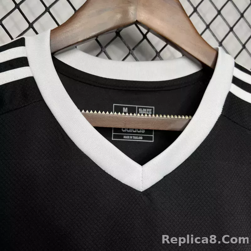 24-25 Manchester United Black Goal Keeper Shirt - detail