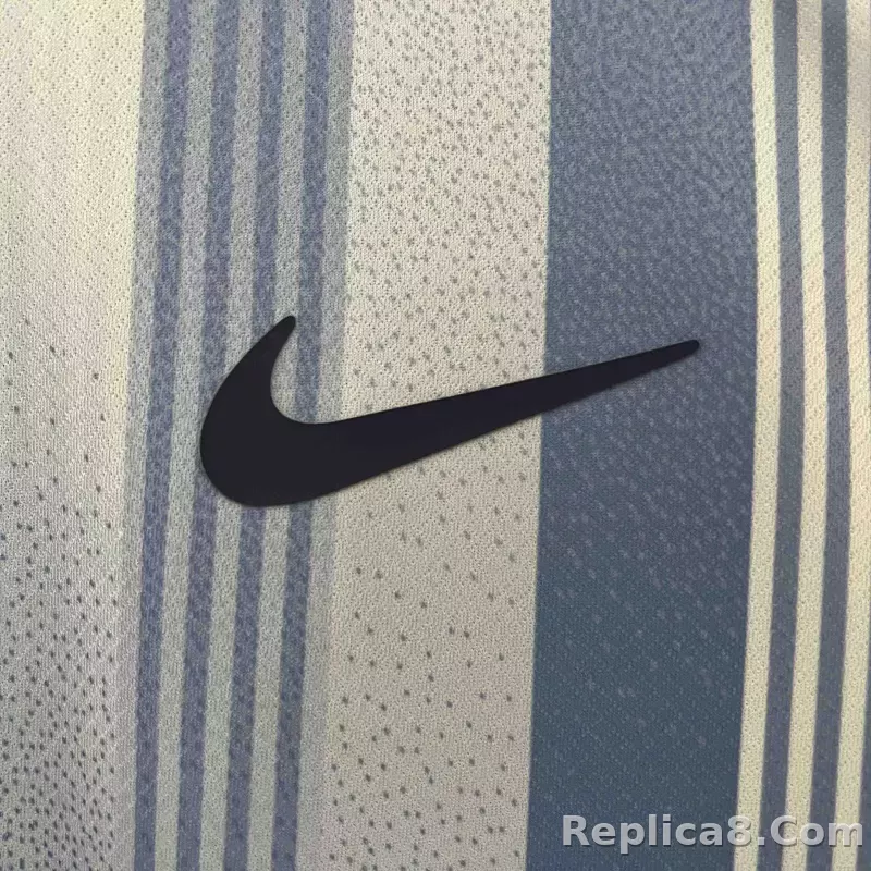 24-25 Tottenham Hotspur Away - detail