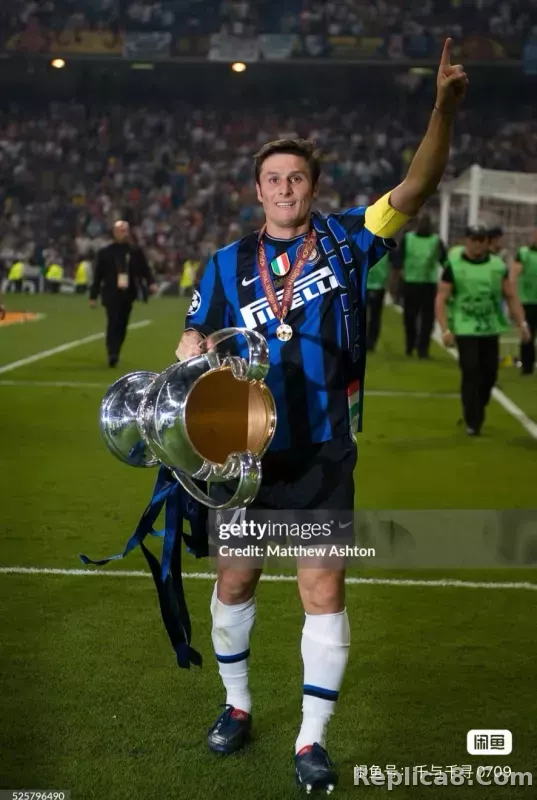 09-10 Inter Milan Retro Jersey Home Player Edition - detail