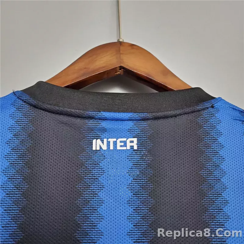 10-11 Inter Milan Retro Jersey Home - detail
