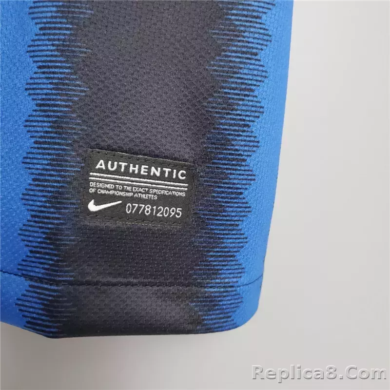 10-11 Inter Milan Retro Jersey Home - detail