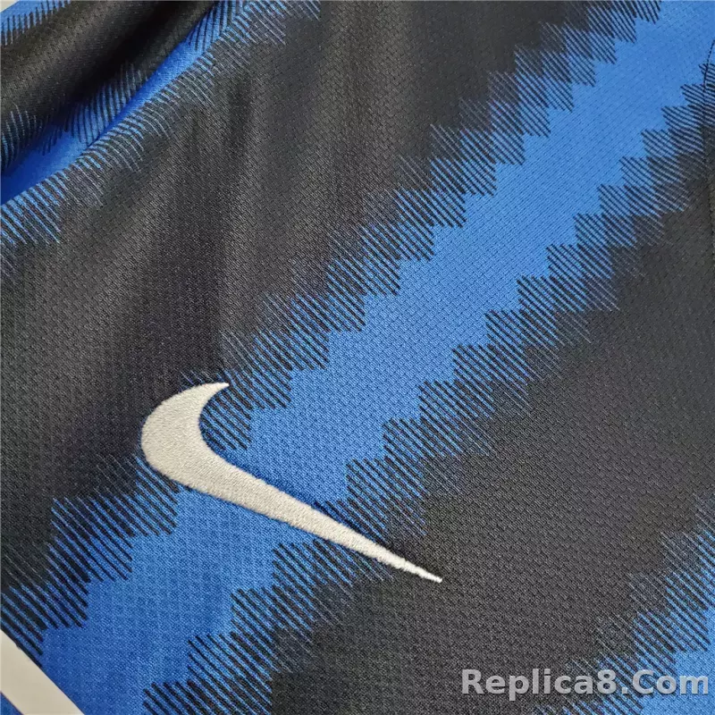 10-11 Inter Milan Retro Jersey Home - detail