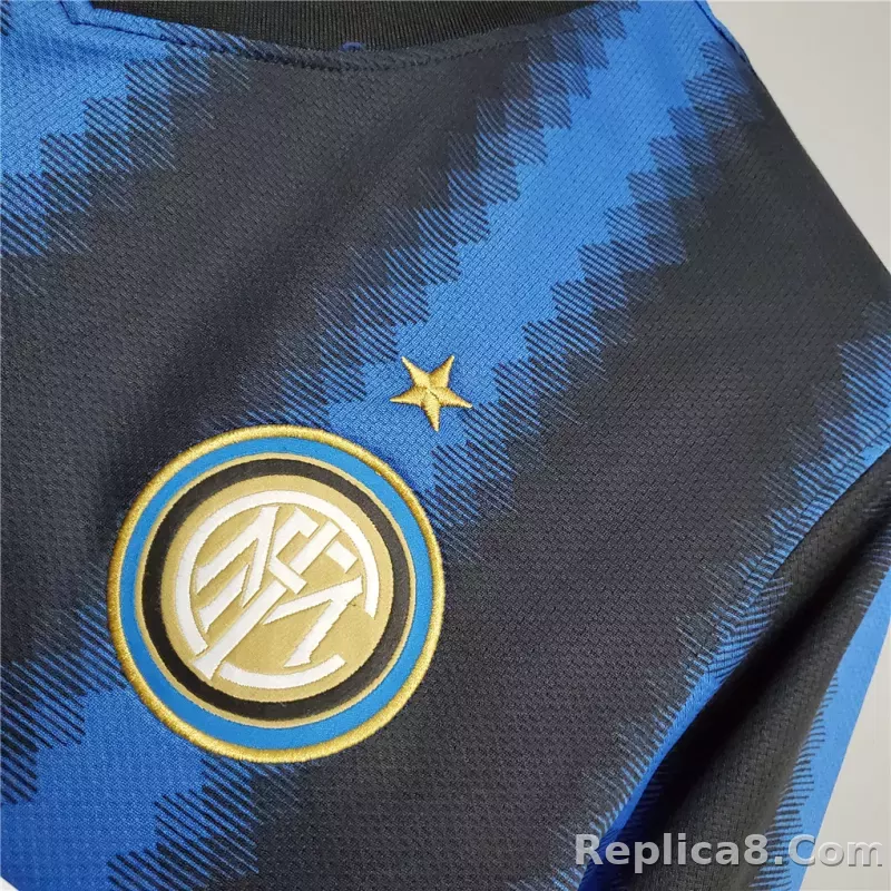 10-11 Inter Milan Retro Jersey Home - detail