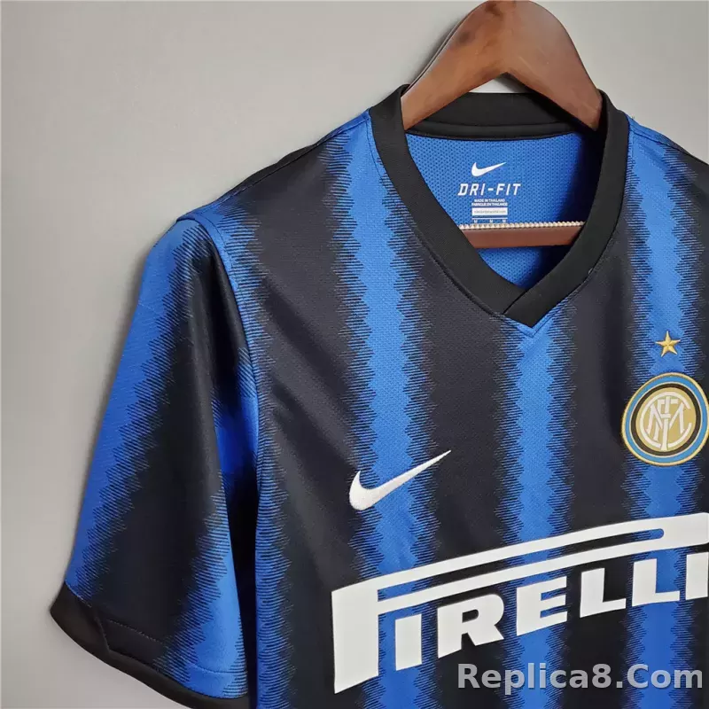 10-11 Inter Milan Retro Jersey Home - detail