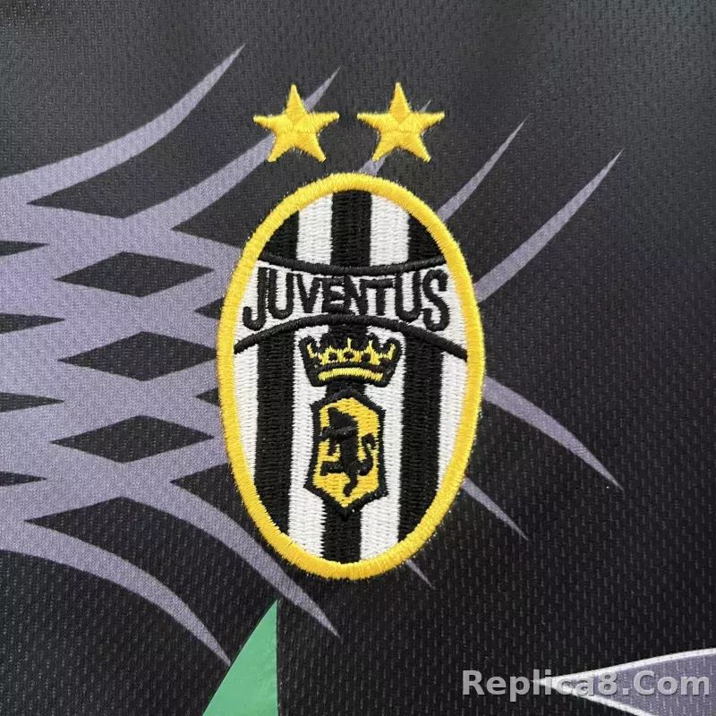 01-02 Juventus Goalkeeper Retro Soccer Jersey - detail