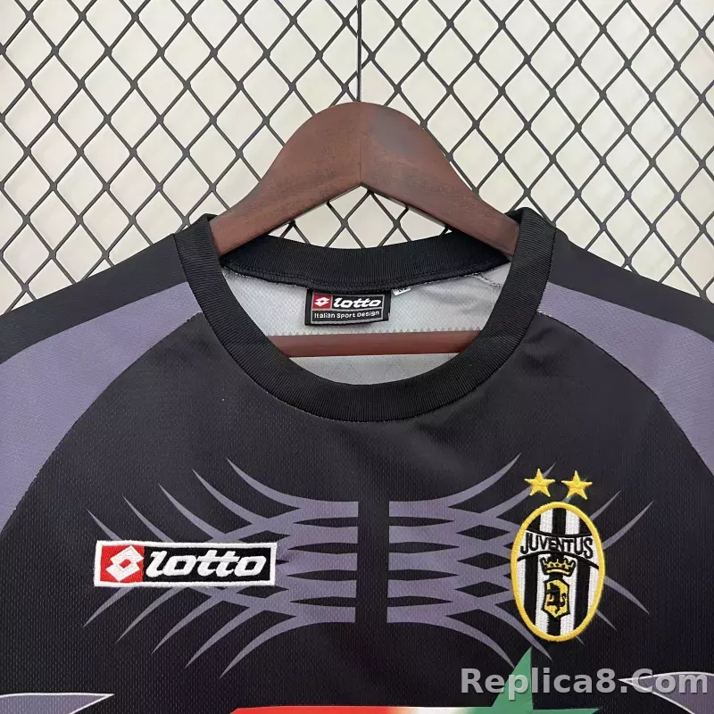 01-02 Juventus Goalkeeper Retro Soccer Jersey - detail
