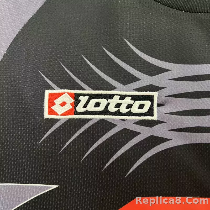 01-02 Juventus Goalkeeper Retro Soccer Jersey - detail