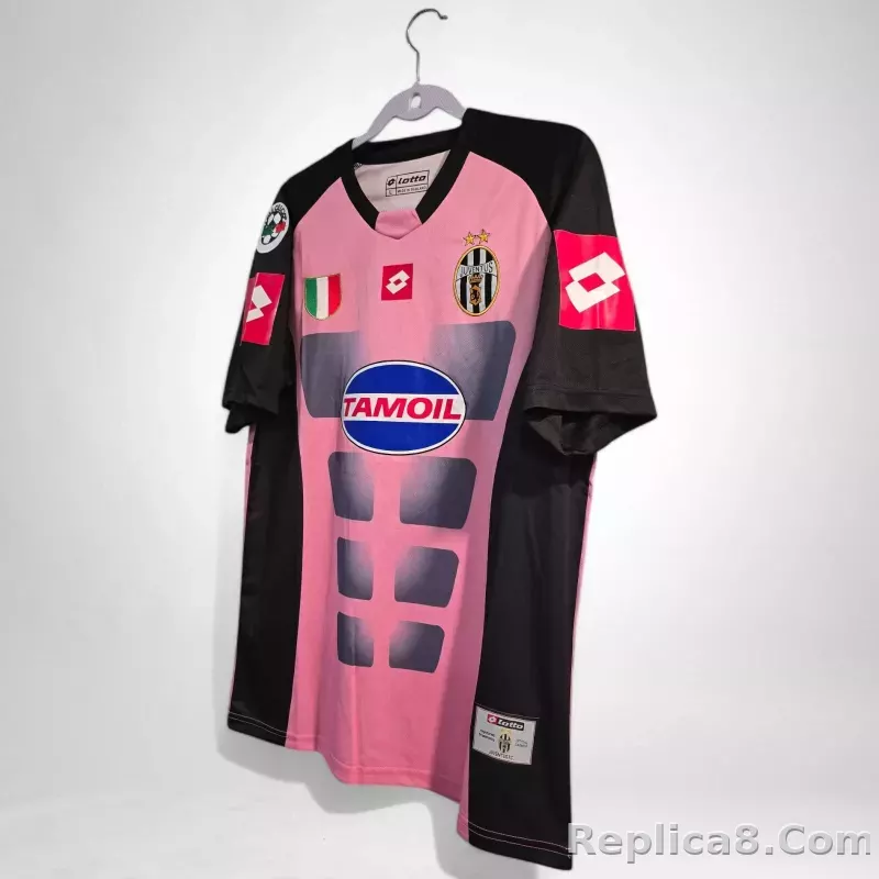 02-03 Juventus Goalkeeper Retro Jersey Pink - detail