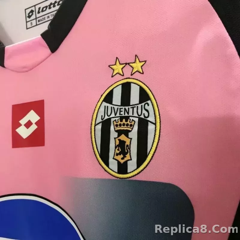 02-03 Juventus Goalkeeper Retro Jersey Pink - detail