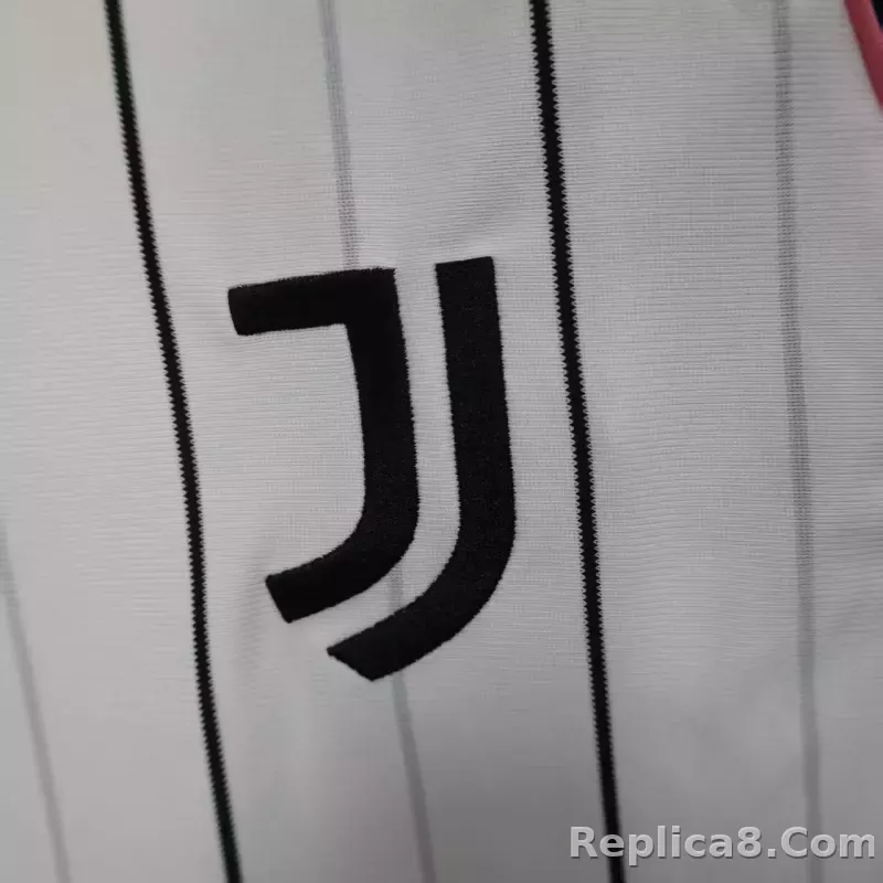 25-26 Juventus Basebal Soccer Jersey - detail