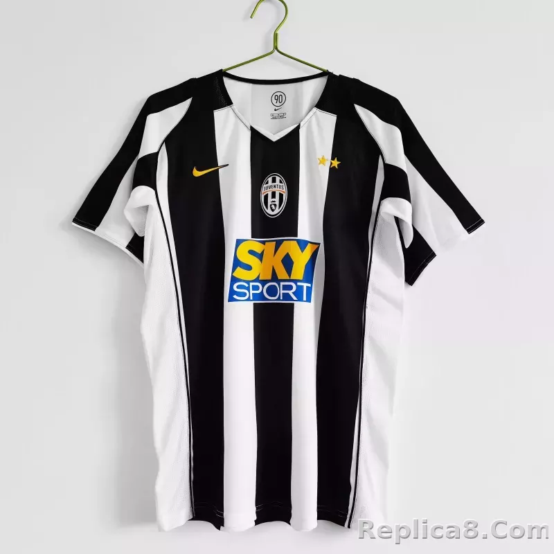 04-05 Juventus Retro Jersey Away - detail