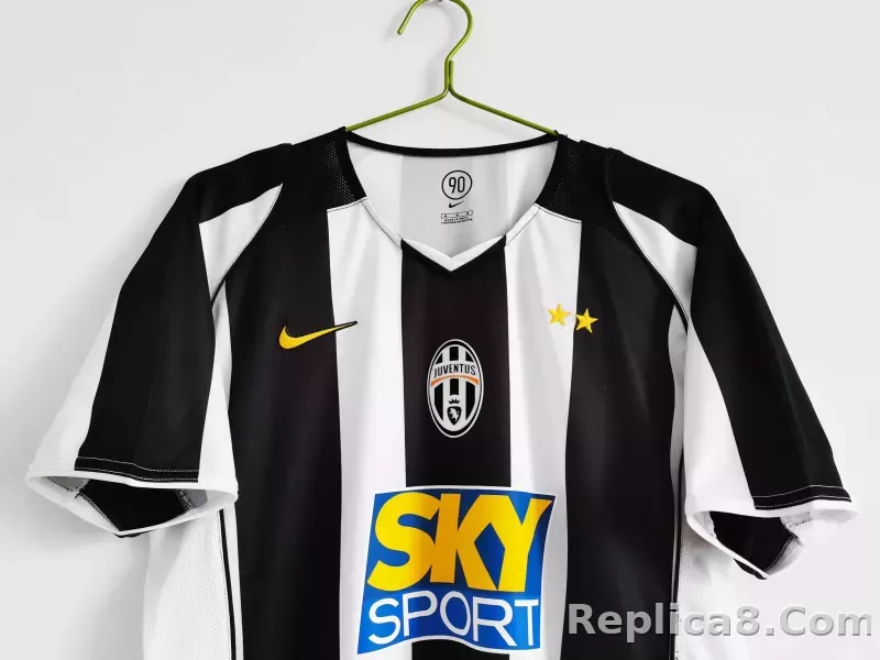 04-05 Juventus Retro Jersey Away - detail