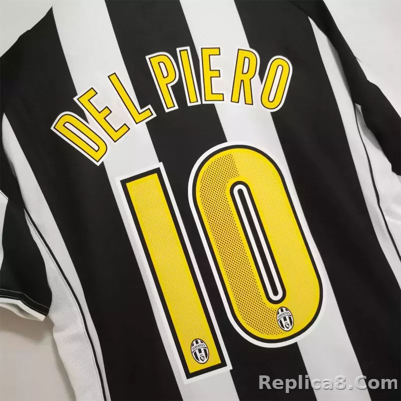 04-05 Juventus Retro Jersey Away - detail