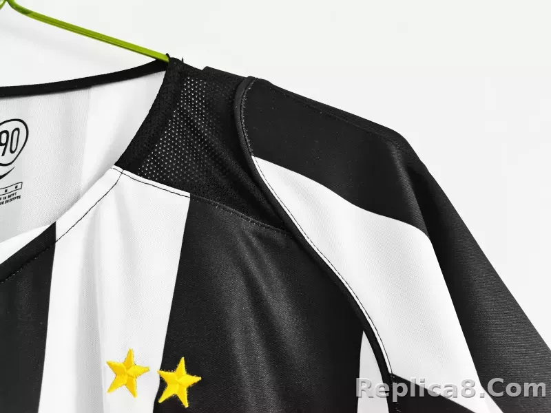 04-05 Juventus Retro Jersey Away - detail