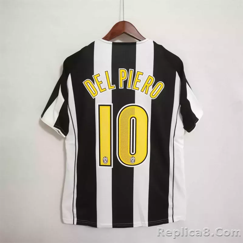 04-05 Juventus Retro Jersey Away - detail