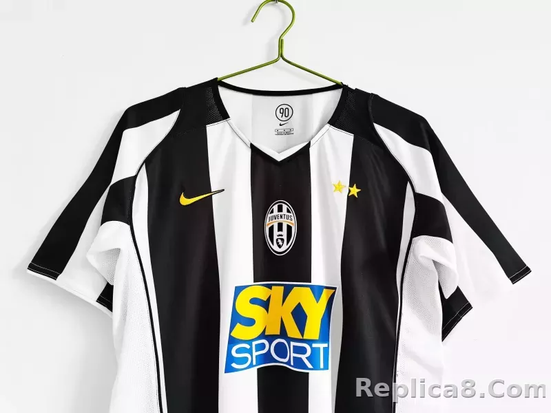 04-05 Juventus Retro Jersey Away - detail