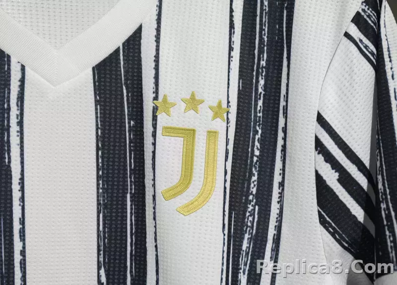 20-21 Juventus Home Retro Jersey Player Version - detail