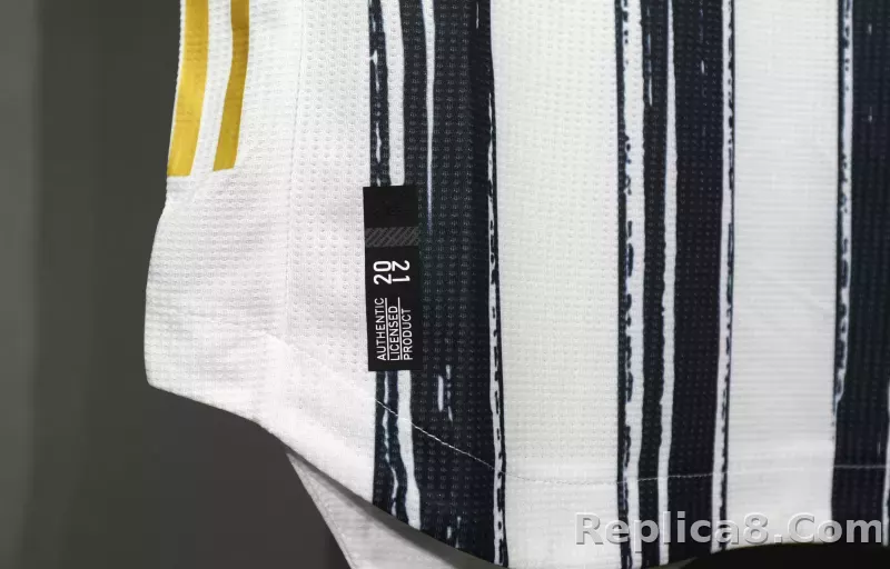 20-21 Juventus Home Retro Jersey Player Version - detail